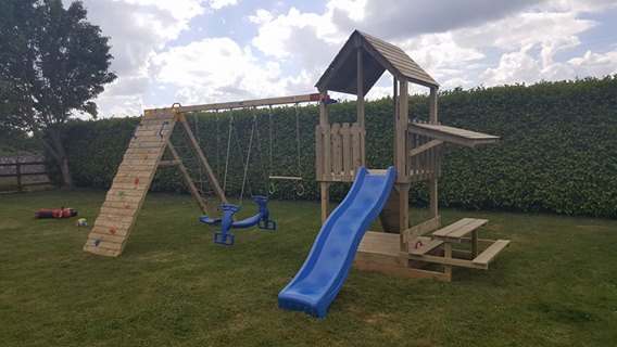 Mini Picnic Tower With Full Height Rock Wall And Scramble Net
