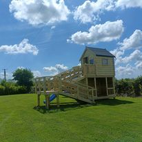 Otters Cottage Closed in Bottom with Ramp